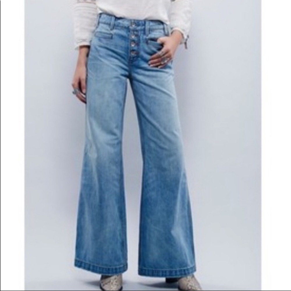 NEW Free People Avendale wide/flare leg jeans.